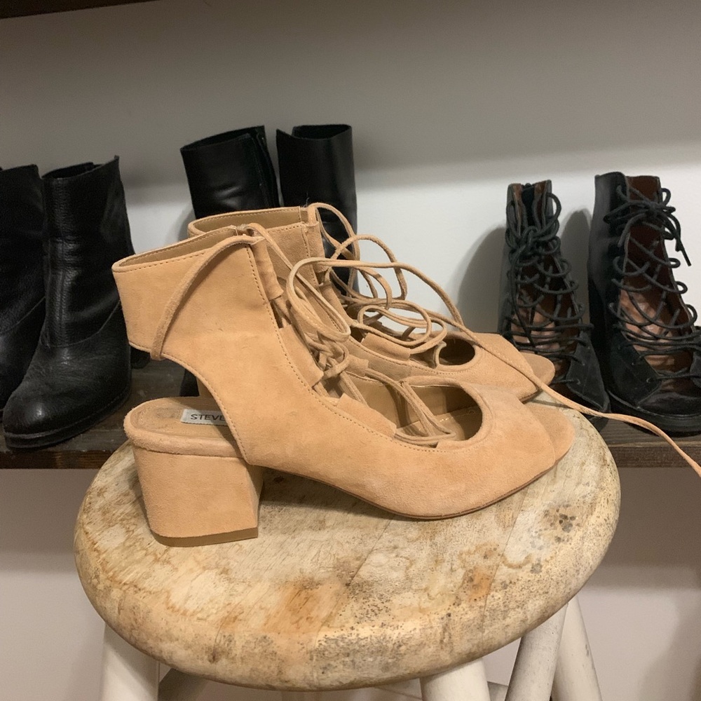 SteveMadden short heels! Size 6.5